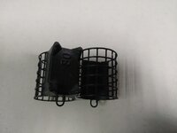 КОРМУШКА КРУГЛАЯ МЕТАЛЛ 5 КЛЕТОК С ГРУНТОЗАЦЕПАМИ 120 GR
